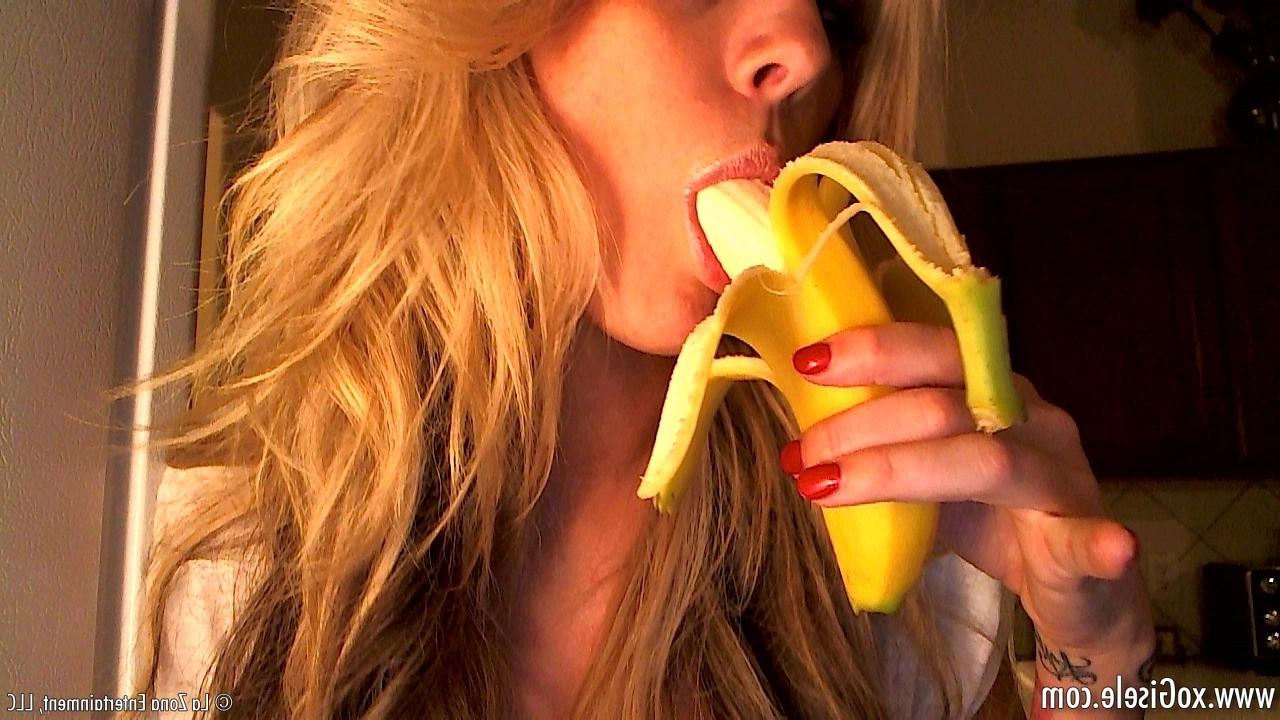 15P Busty blonde babe sucks banana
