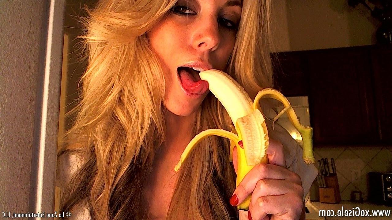 15P Busty blonde babe sucks banana