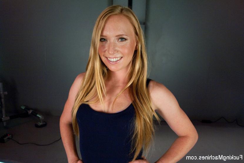 15P Ginger with muscly body and powerful orgasms fucks by machine!