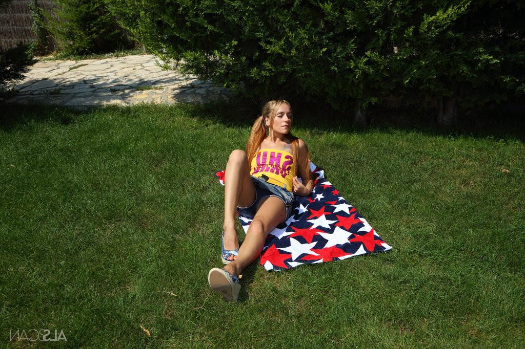 16P Sexy Euro babe nude sunbathing and pussy gaping