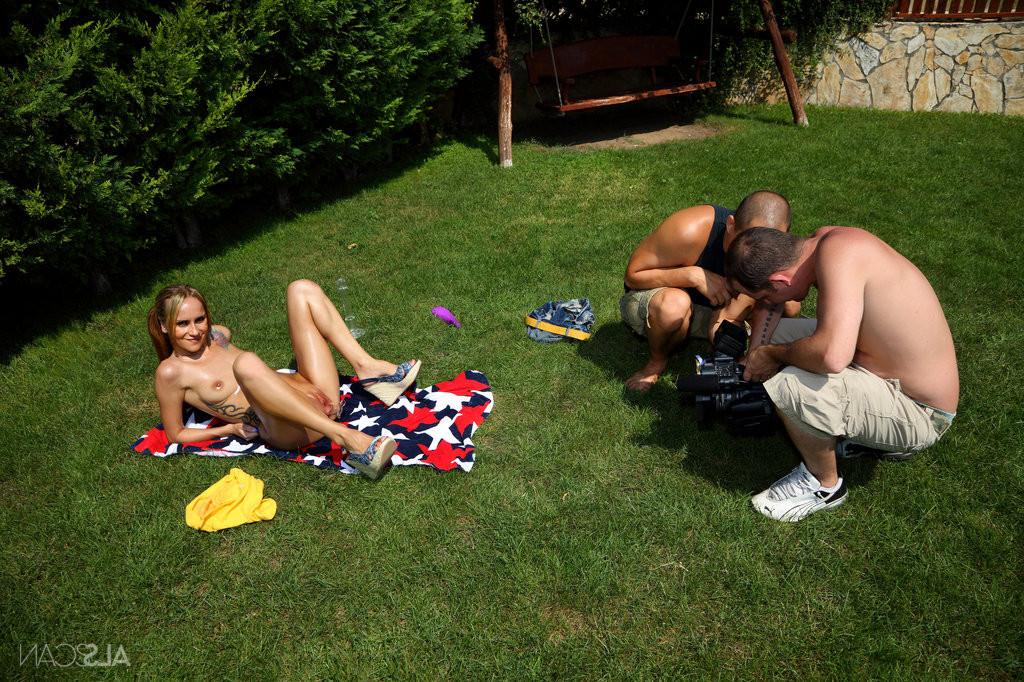 16P Sexy Euro babe nude sunbathing and pussy gaping