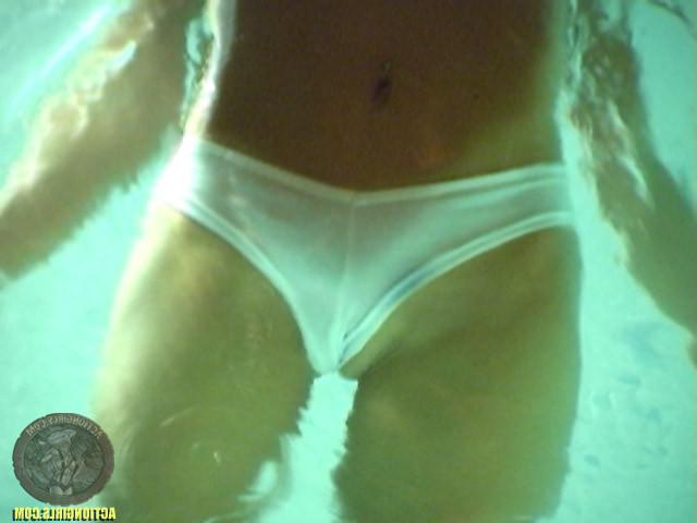 15P Hottie swimming