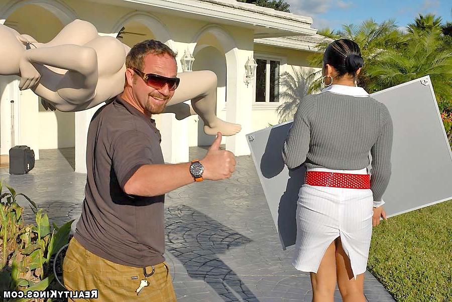 19P Chk out this hands on sex ed teacher showing the ropes to her horny students in 