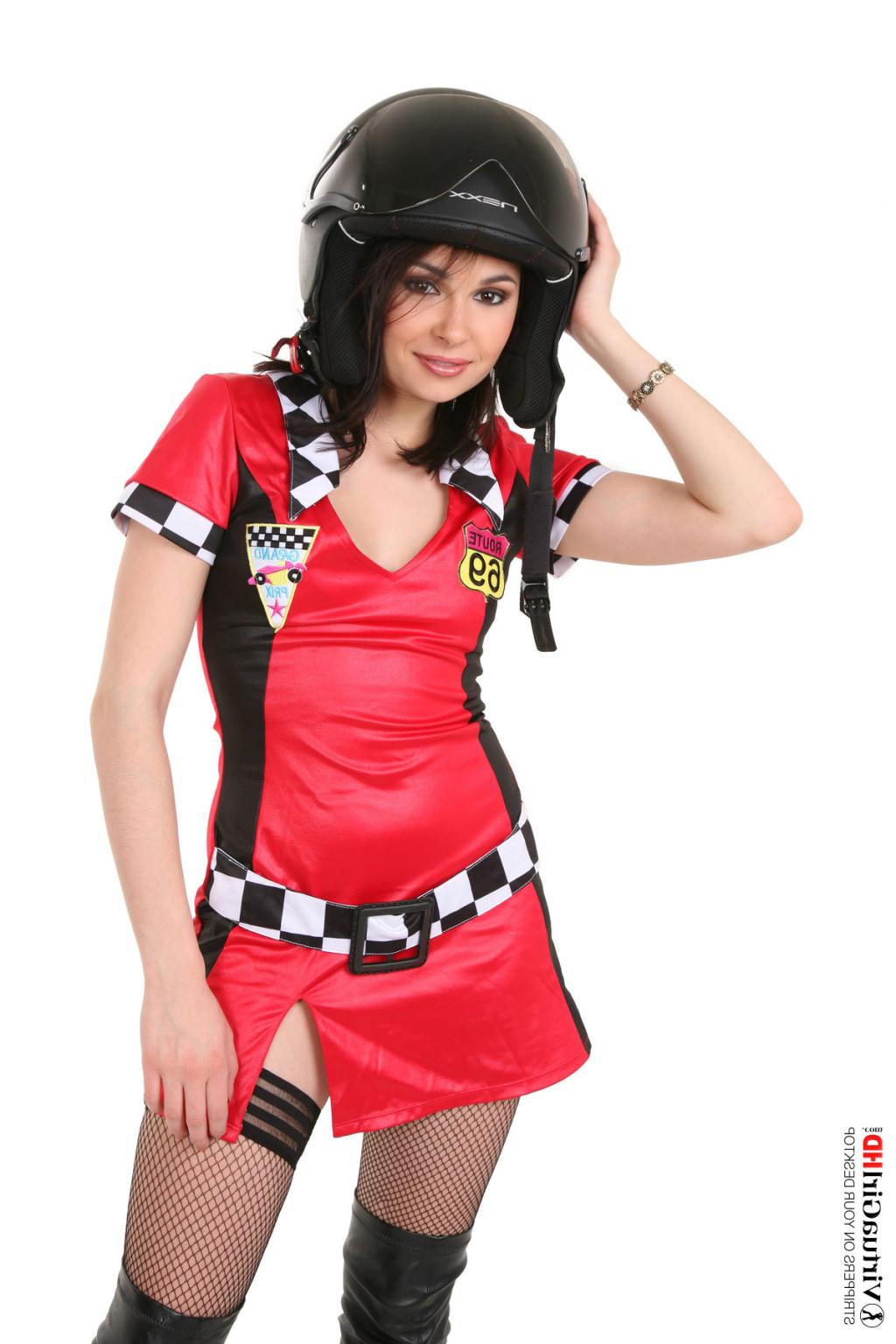 10P TStop watching pictures and get Alina stripping on your desktop