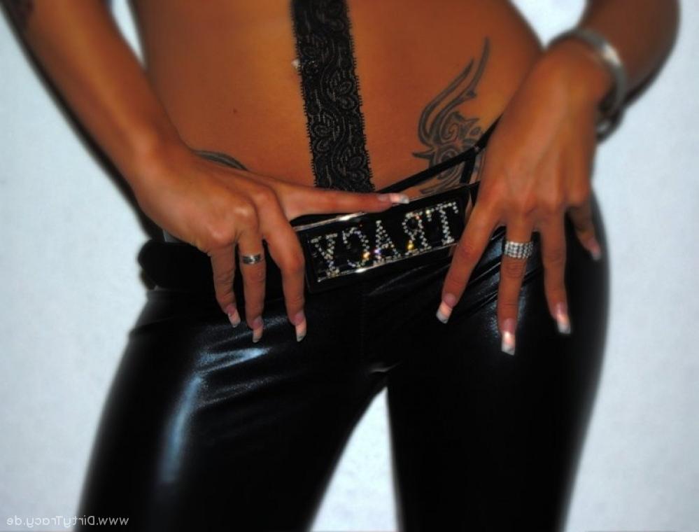 15P German Celeb Dirty Tracy stripping off her tight leather Pants
