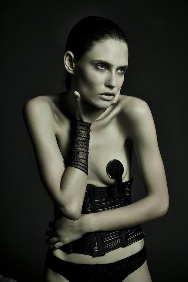15P Italian Model Bianca Balti showing off her perfect Body
