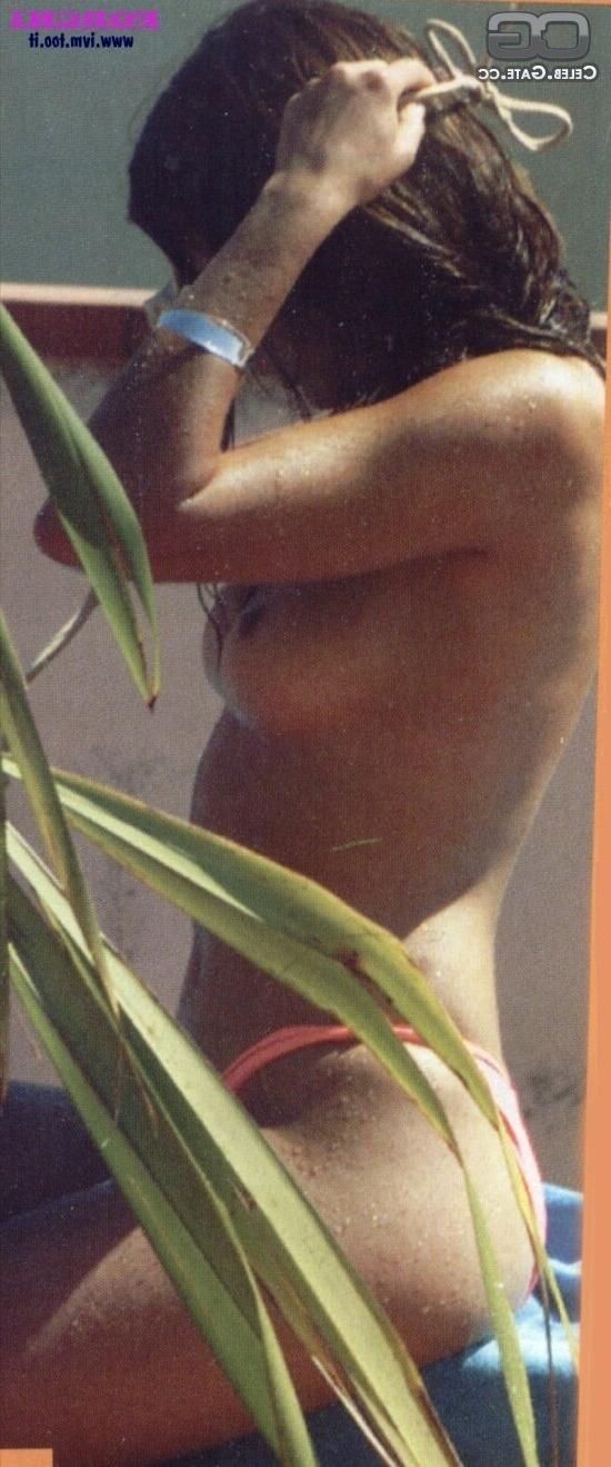 15P Sexy Italian Celeb Barbara Chiappini going Topless