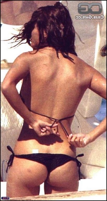 15P Sexy Italian Celeb Barbara Chiappini going Topless