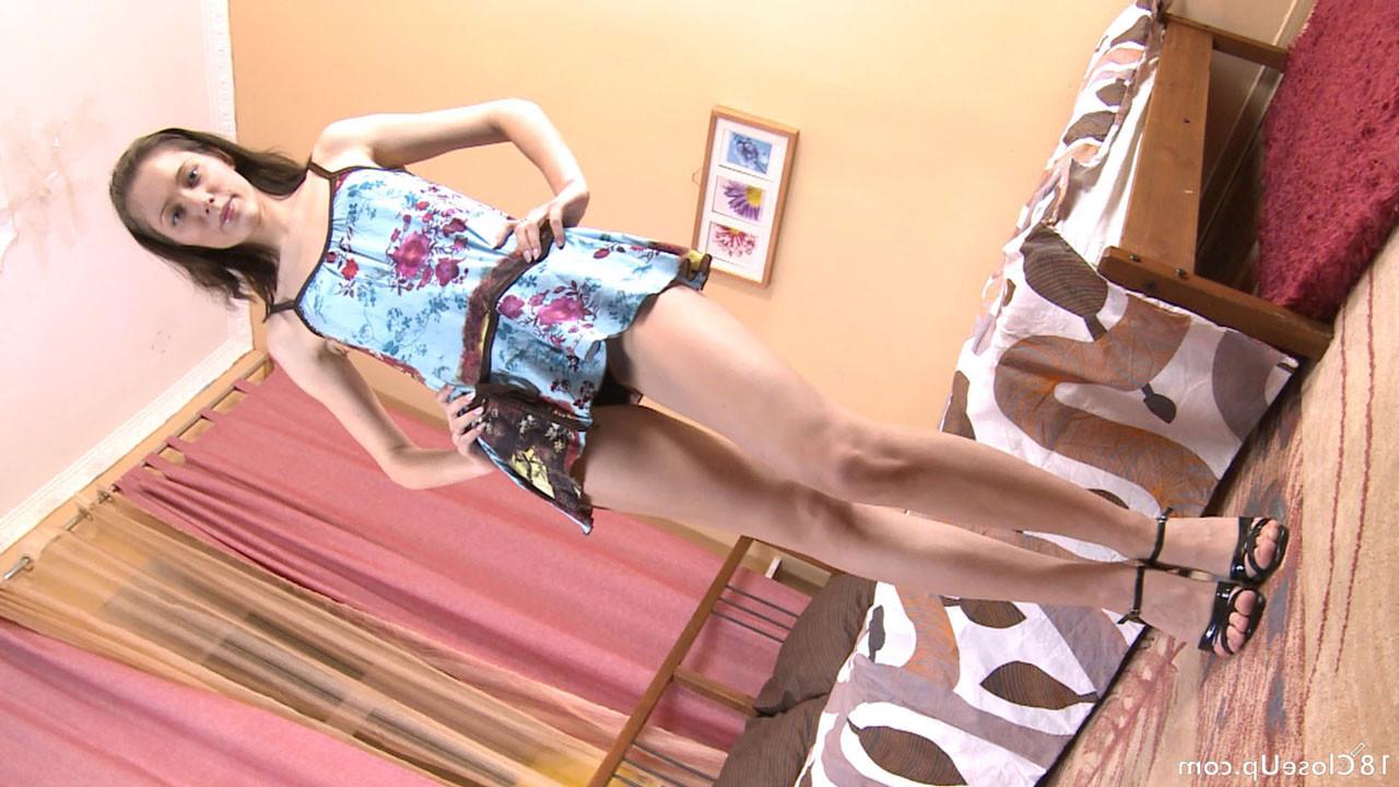 12P Amazing Lola Shows an Inside View of her Rectum