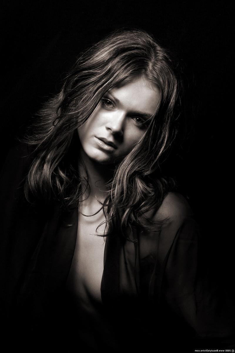 16P Skinny erotic teen vixen posing in nude art