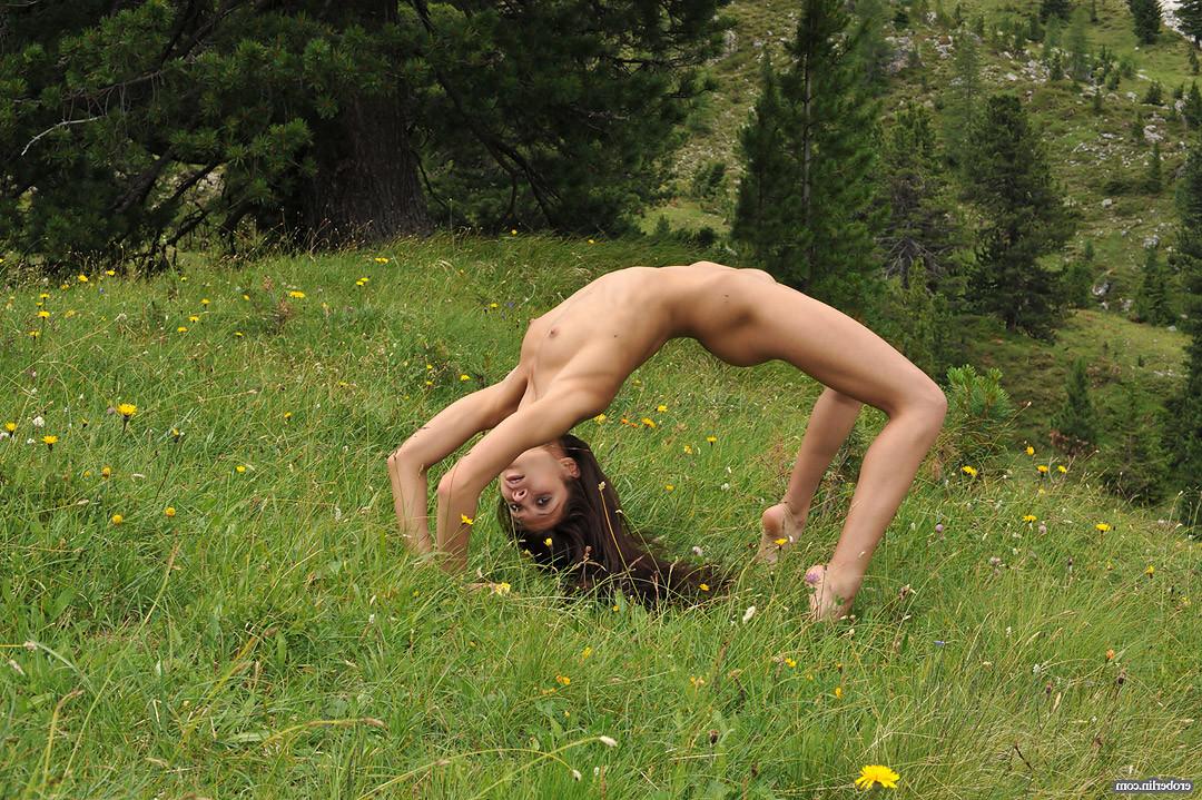 16P Julia strips and plays in the Alps