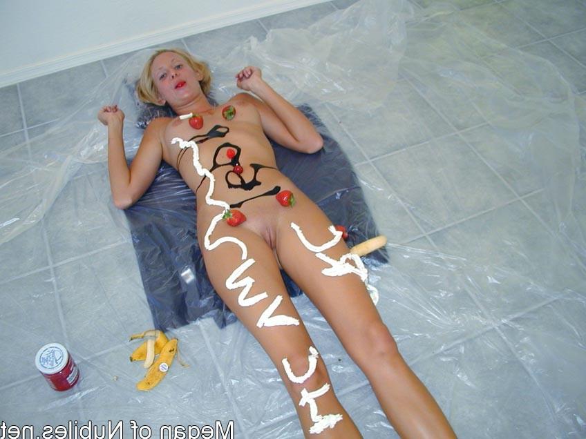 15P Ditry Megan makes the perfect banana split