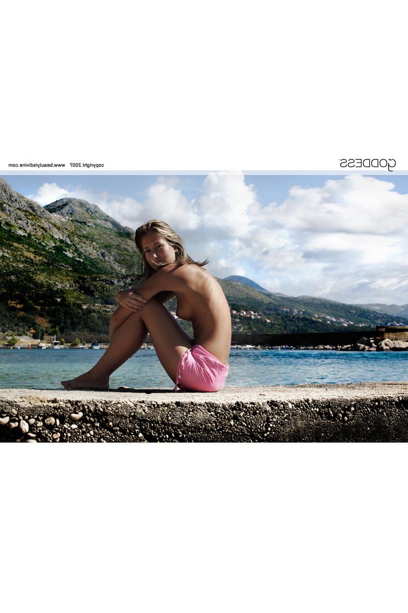 16P Erotic teen in art nudes on tropical beach