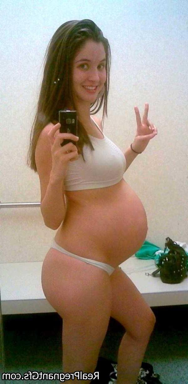 15P Hot pregnant girlfriends posing
