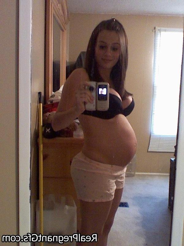 15P Hot pregnant girlfriends posing