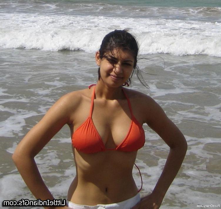 15P Indian girlfriends posing