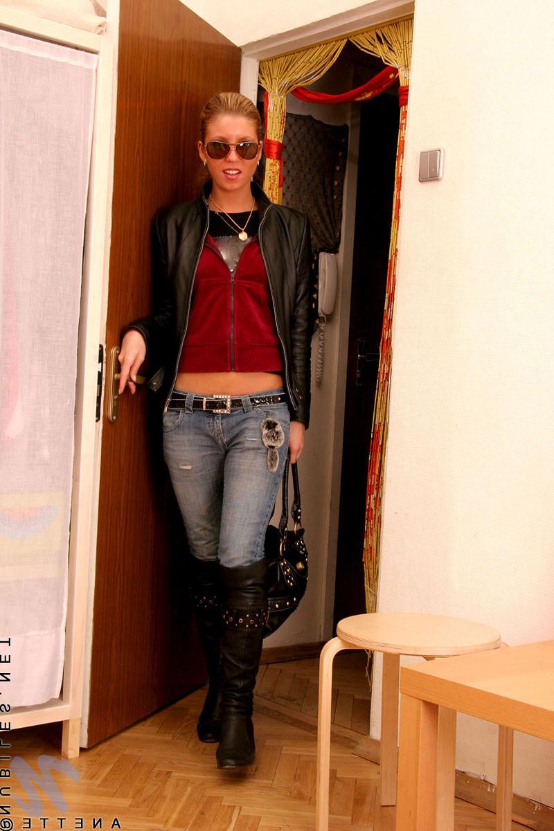 10P Innocent teen anette lifts her shirt to show of the perky goods
