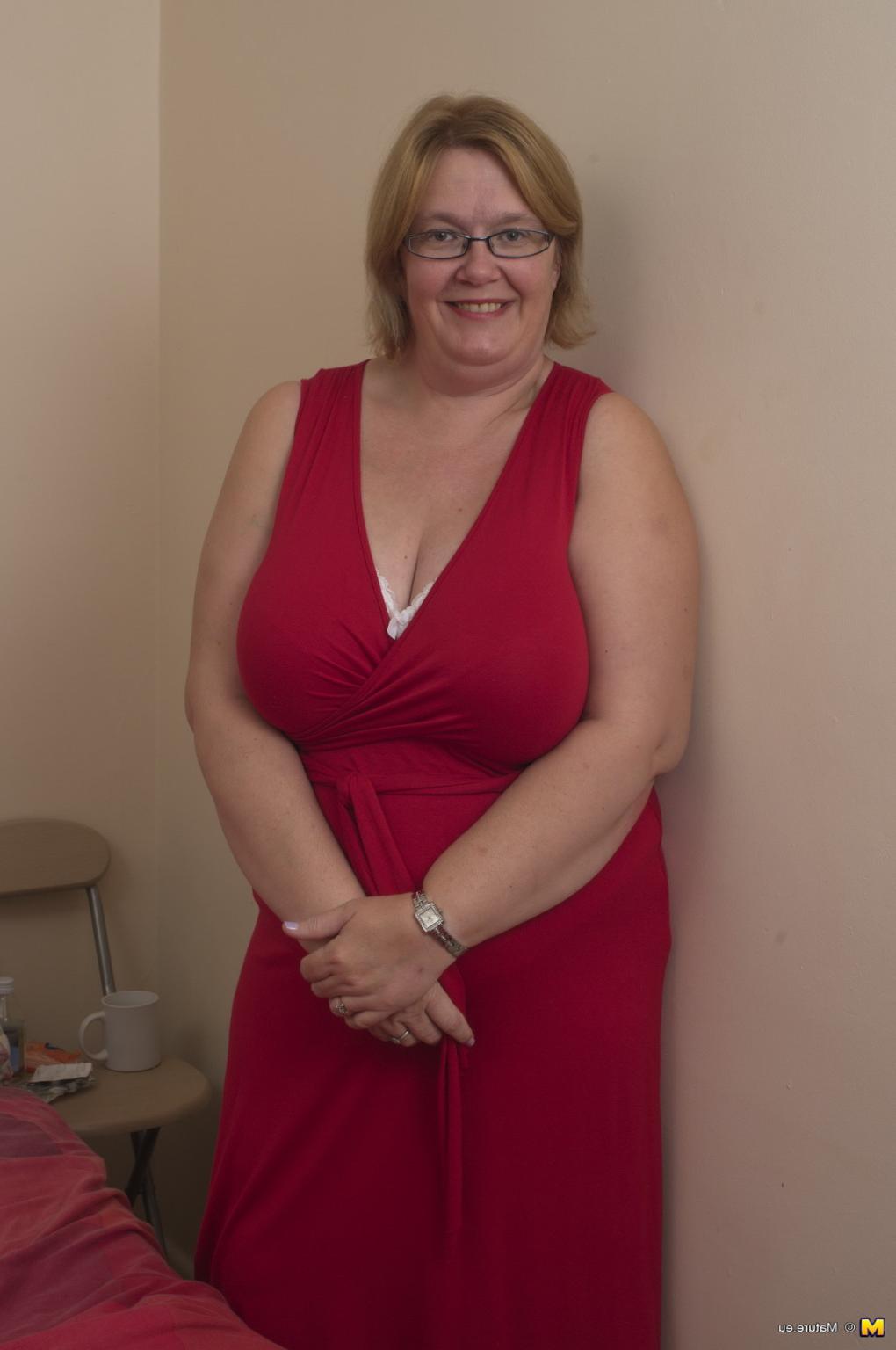 16P Large British mature lady with big natural tits getting dirty