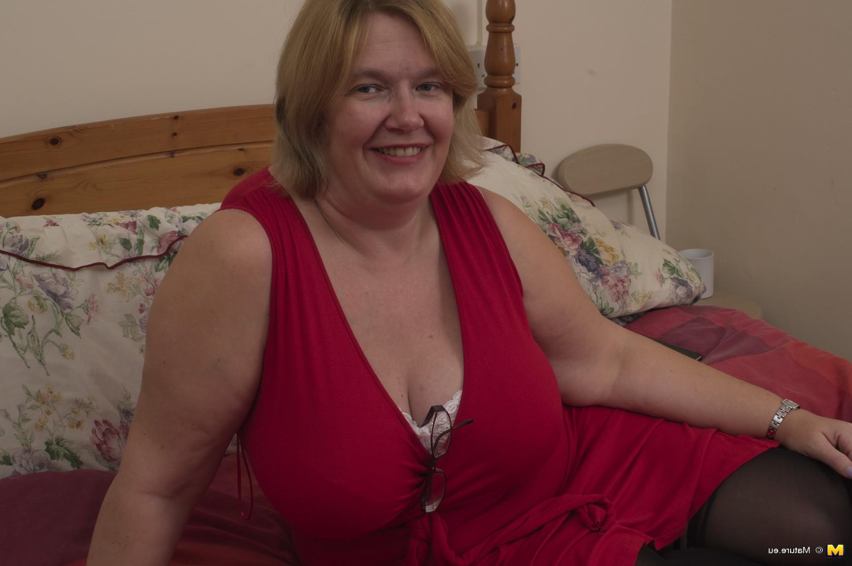 16P Large British mature lady with big natural tits getting dirty
