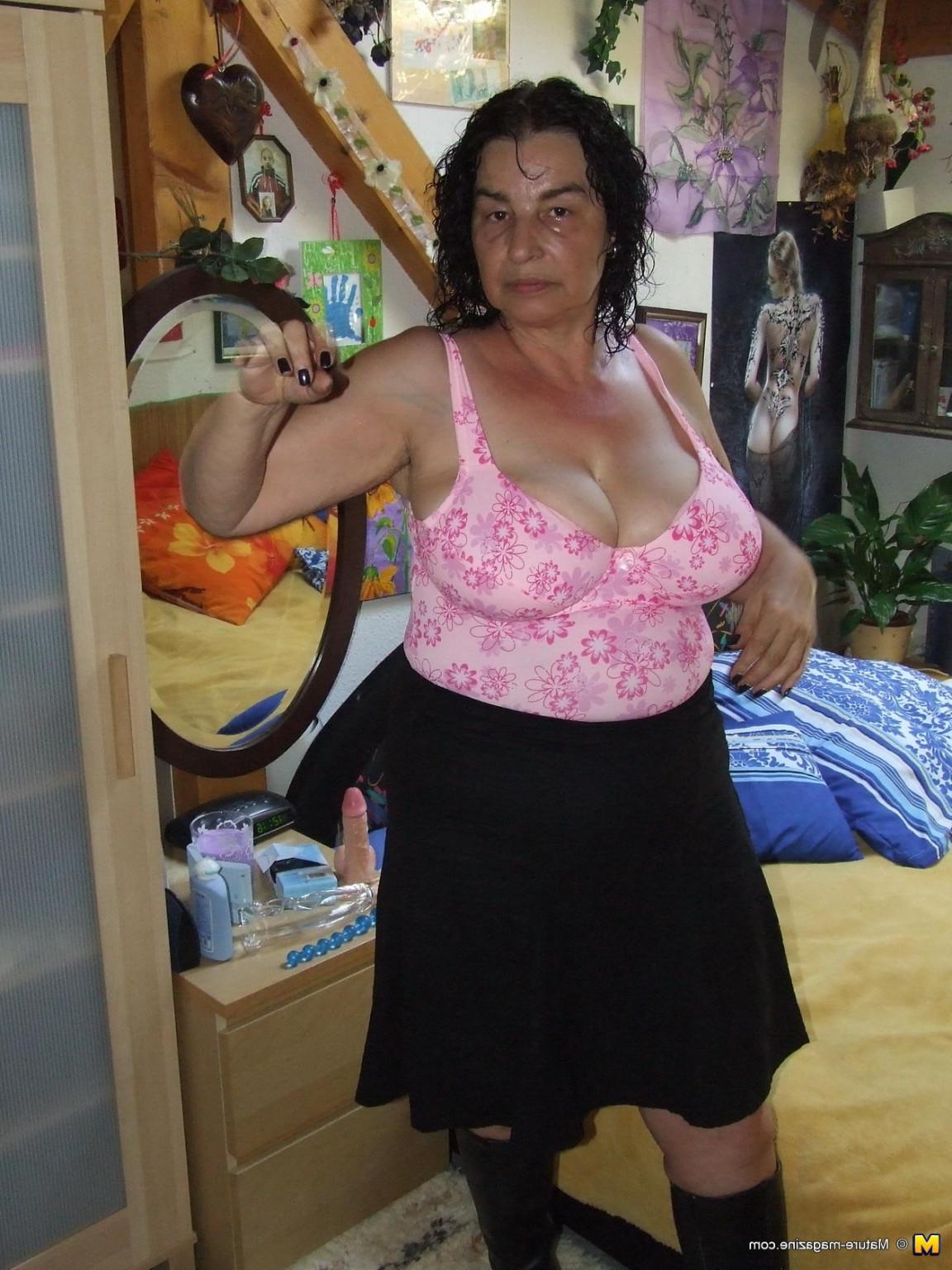 16P Big titted mature slut fingering and playing with toys
