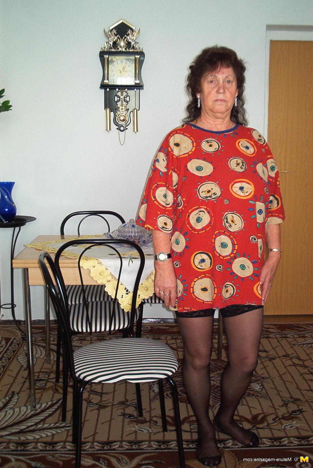 16P Kinky housewife going at it in her livingroom