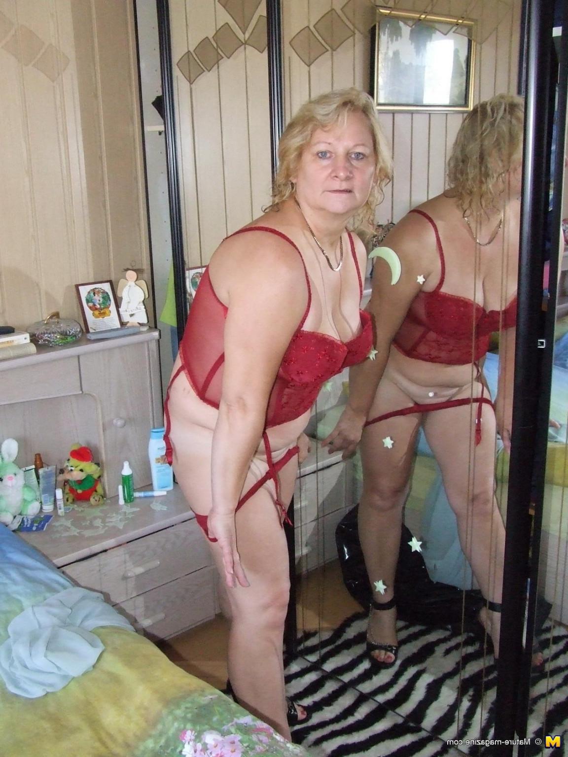 16P Mature Rosi loves to get naked and show us all