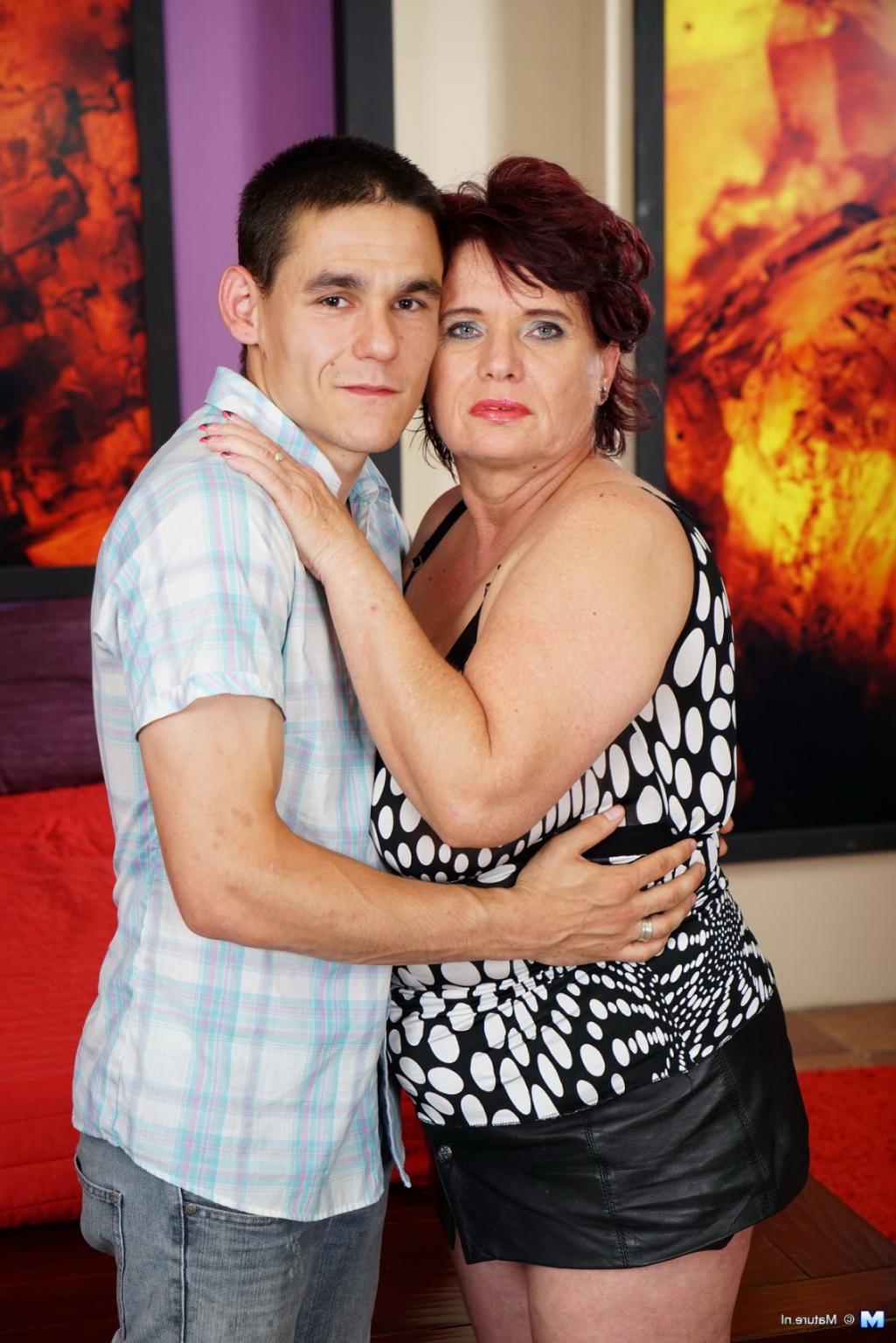 16P This toy boy loves pleasing a naughty mature lady