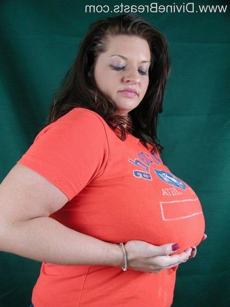 15P Big Bra Tits on the Loose