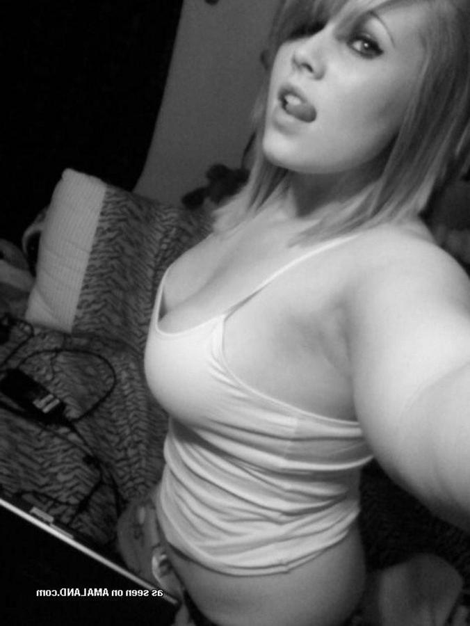 10P Selection of two amateur BBWs posing for the cam