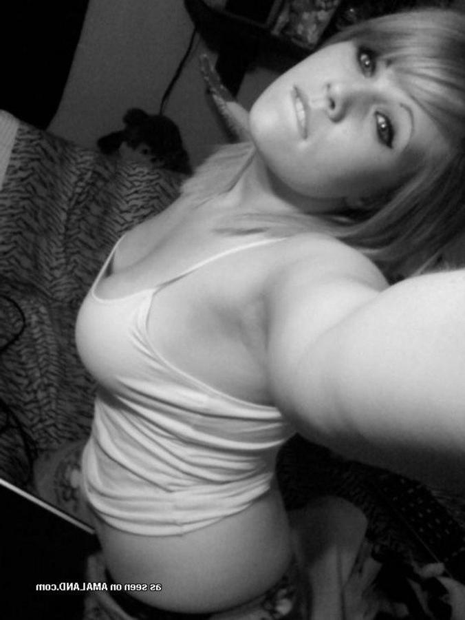10P Selection of two amateur BBWs posing for the cam