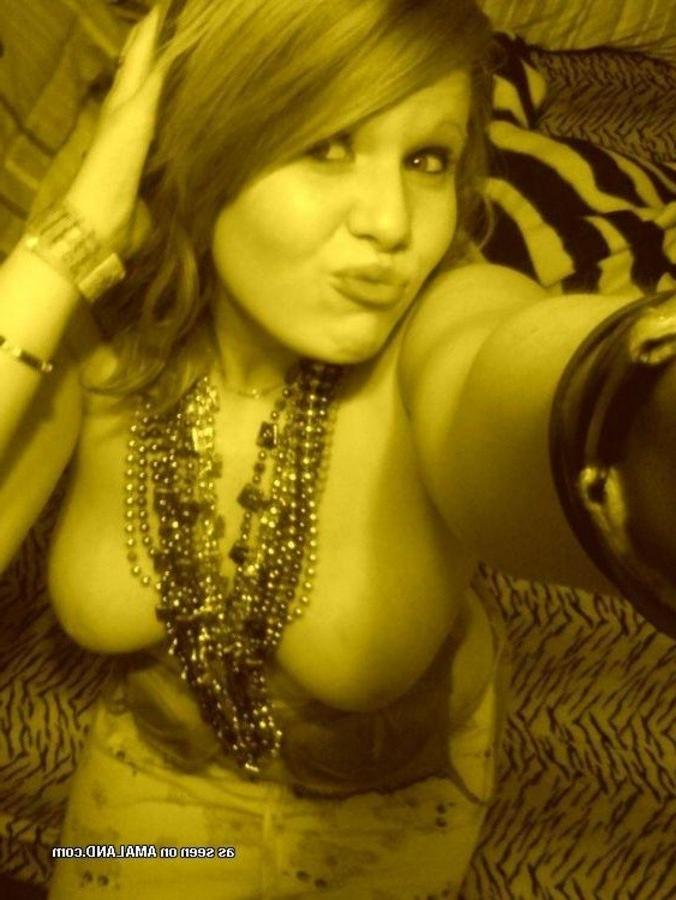 10P Selection of two amateur BBWs posing for the cam