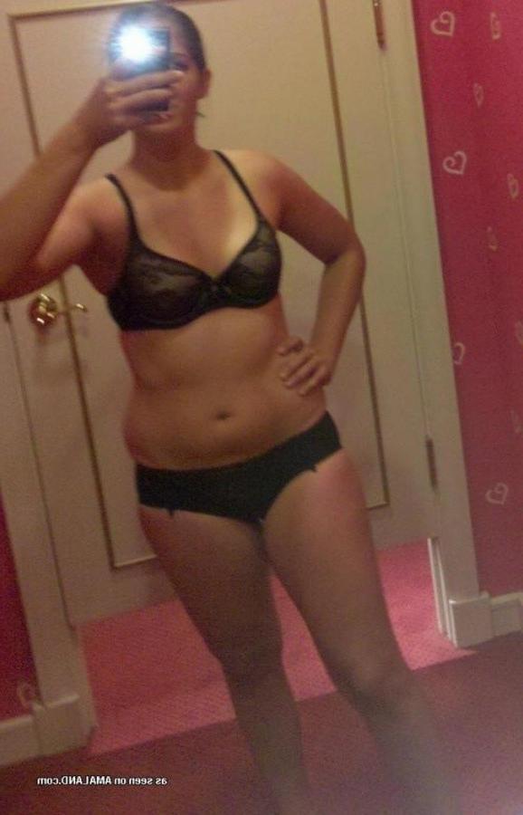 10P Selection of two amateur BBWs posing for the cam
