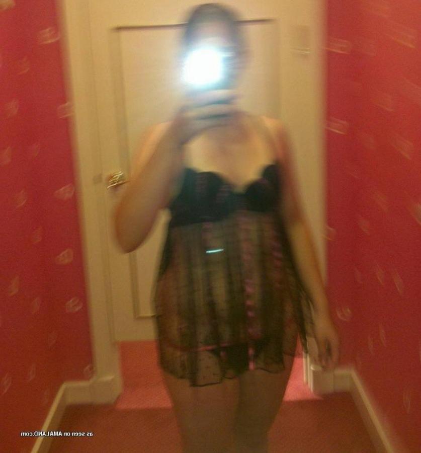 10P Selection of two amateur BBWs posing for the cam