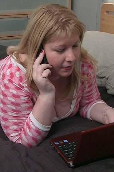 12P She calls for a massage and the handsome young man arrives and gives her cunt a 
