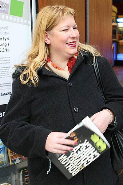 12P A trip to the mall lands him this horny blonde BBW and he drills her cunt hard o