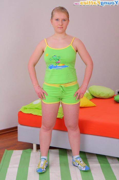 12P Barely legal fatty working out and posing all nude