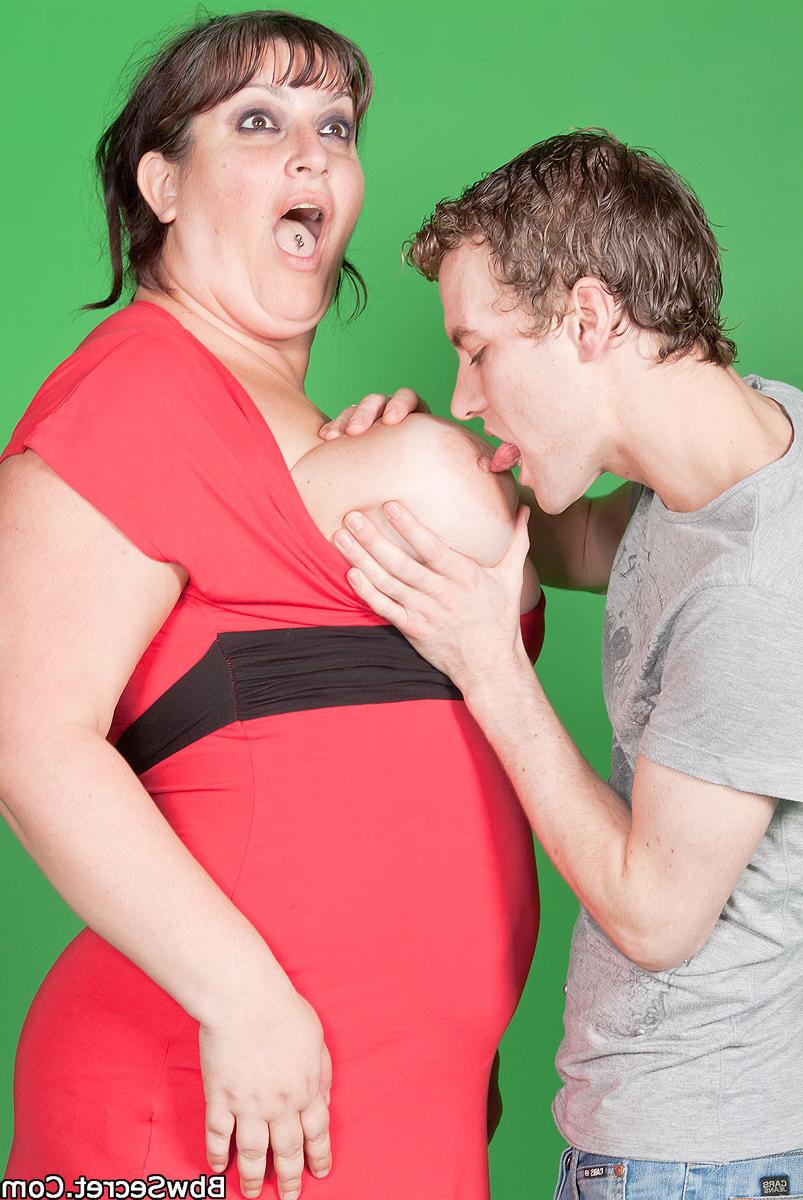 12P Cute fattie does an eager cameraman and it all ends in a scandal with his wife