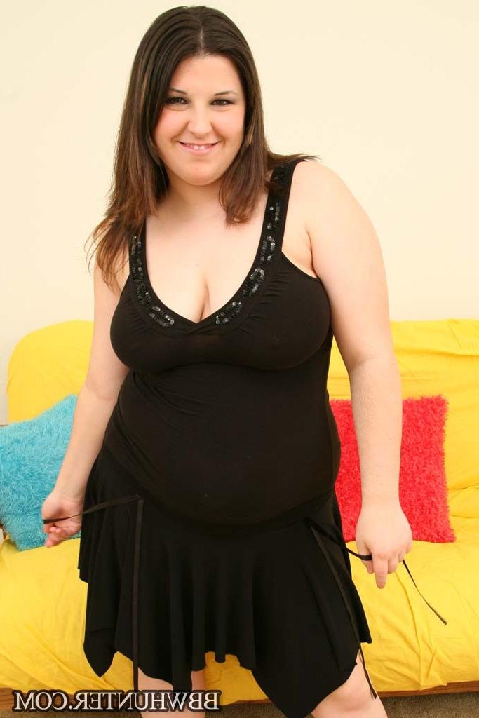 20P Horny busty brunette bbw suck and hump a hard cock