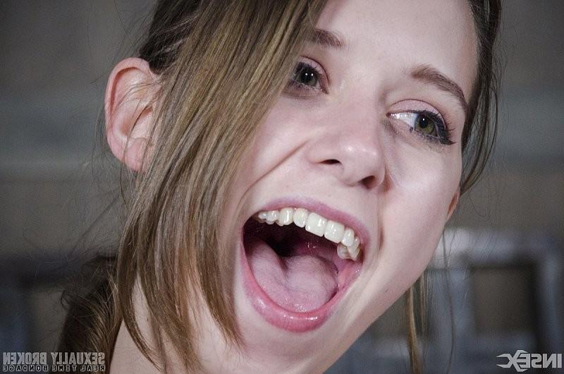 16P Zoey Laine bound to two poles and double fucked by maledoms