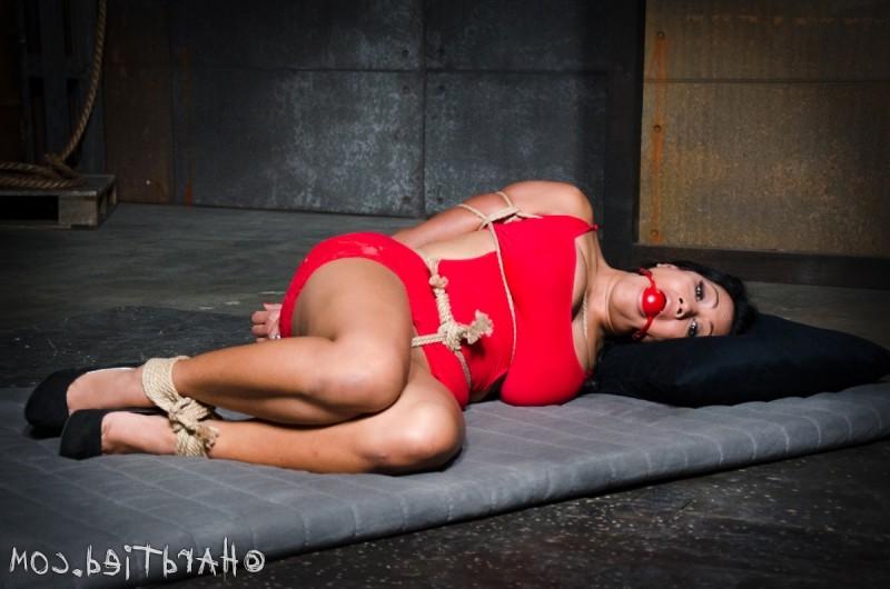 16P Maxine X is smoking hot. Almost too fucking hot. She has tits that inspire wet d