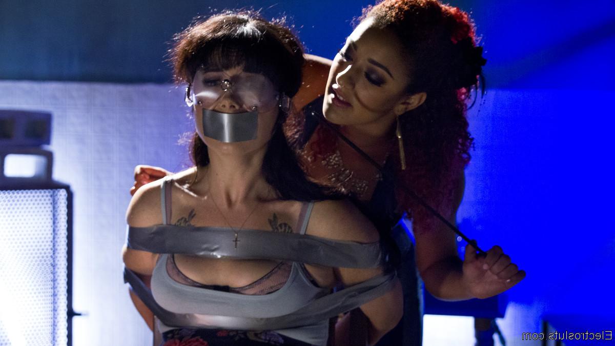 20P Did Siouxsie Q dare to double cross Goddess Daisy Ducati? It all unfolds in an i