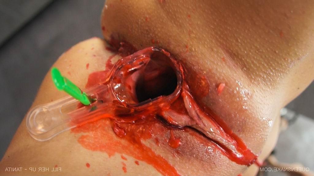 16P vagina fully filled with hot wax
