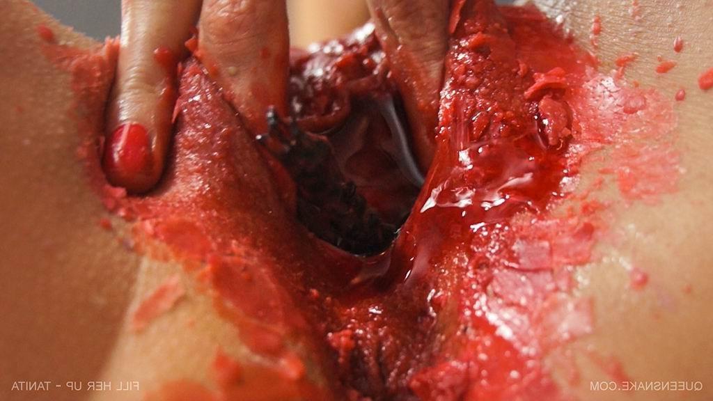 16P vagina fully filled with hot wax