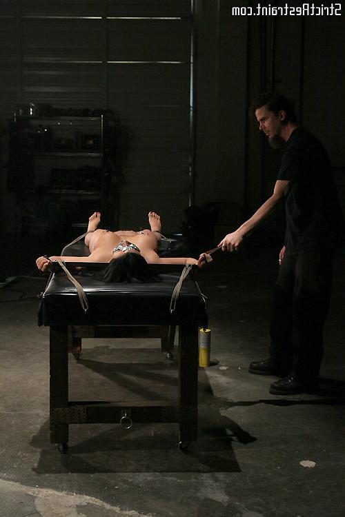 15P leashed Eva Angelina gets pussy slapped while strap bound