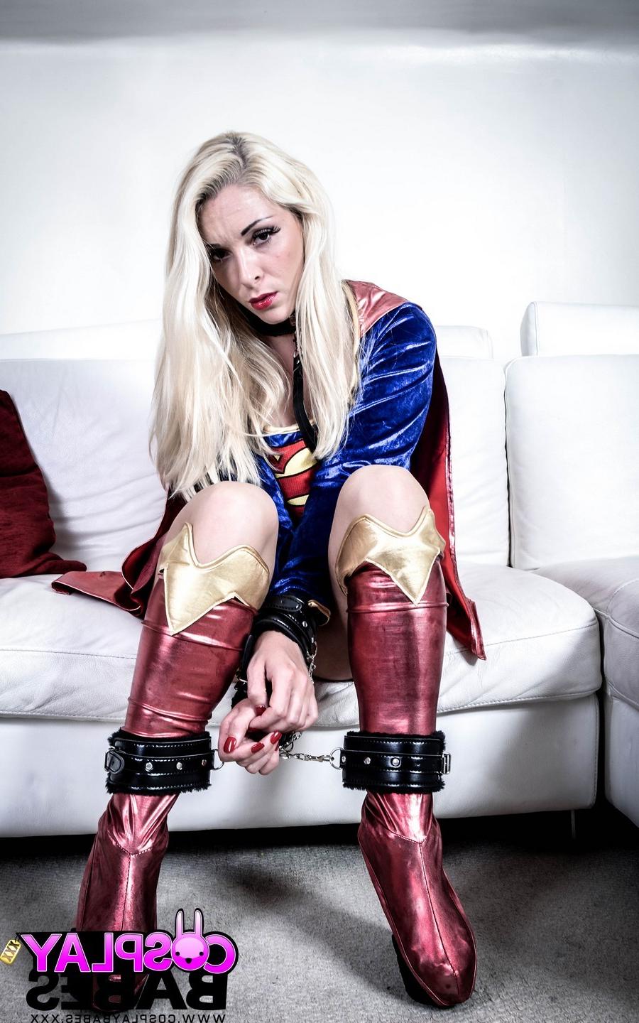 14P Supergirl Cosplay with Victoria Summers
