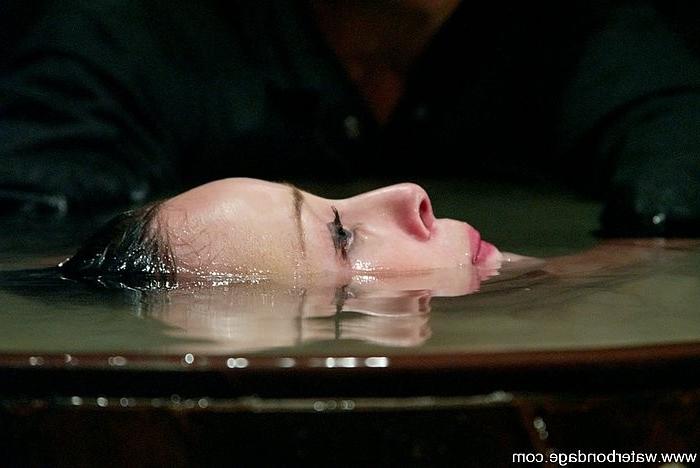 15P Alexa Von Tess brunette pornstar is rope bound in water