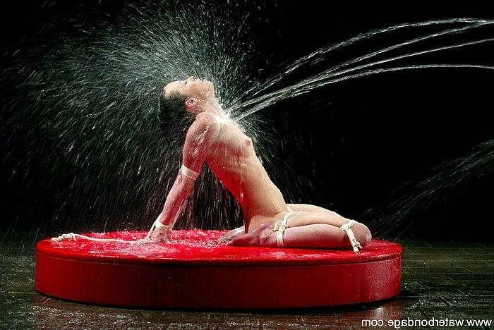 15P Alexa Von Tess brunette pornstar is rope bound in water
