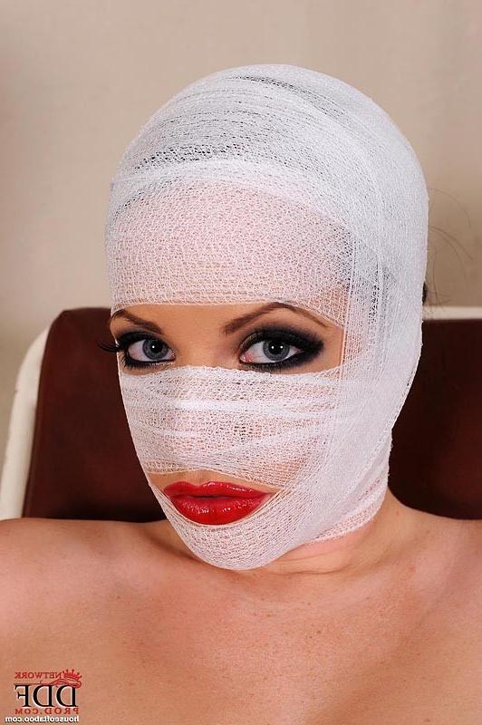 16P Sandy latex dominant nurse with bound slave patient Janette