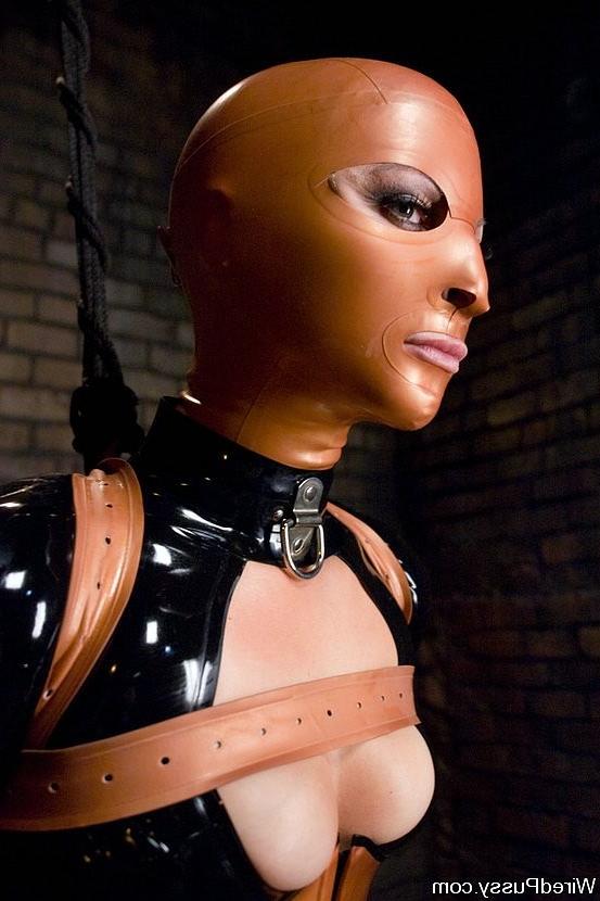 17P Claire Adams lezdom electro toys in latex bound submissive Vende