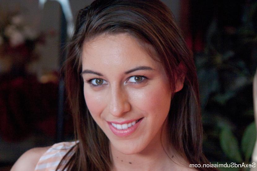 15P The young, tall and beautiful Rilynn Rae gives us a very intense and energetic s
